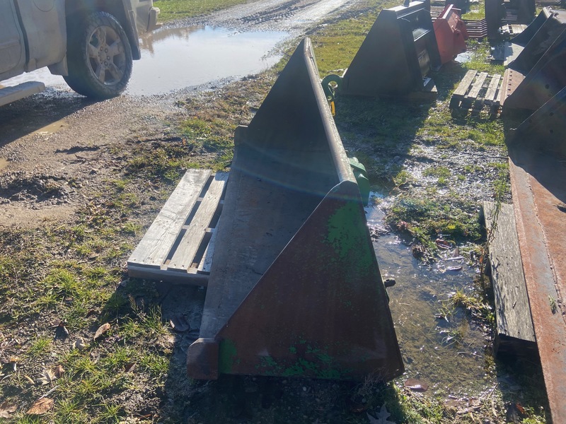 Construction  John Deere Bucket - 6FT Photo